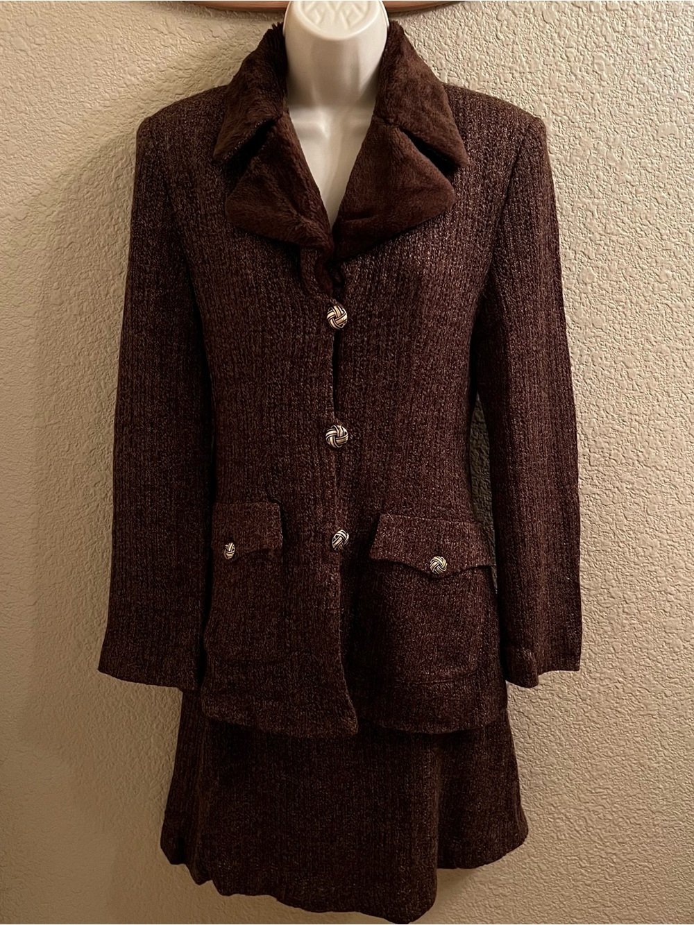 100% Wool Suit with Faux Fur Collar Sz.S